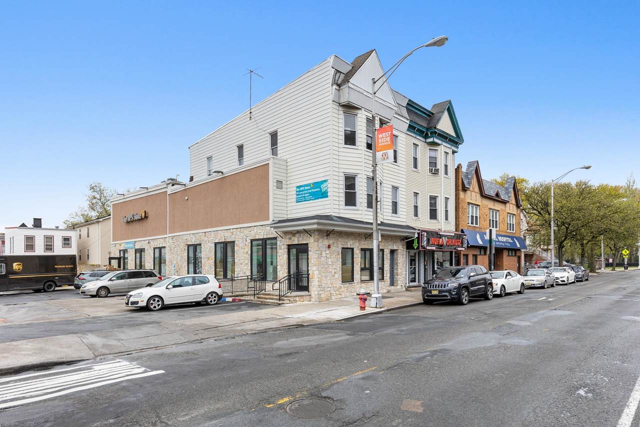 597 West Side Ave - Photo 1
