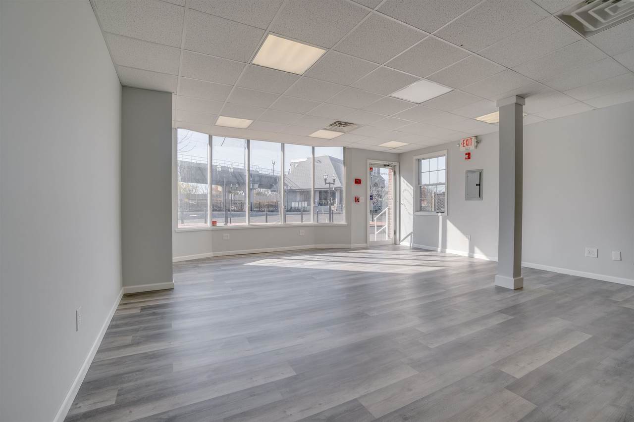 33 West 8Th St - Photo 1