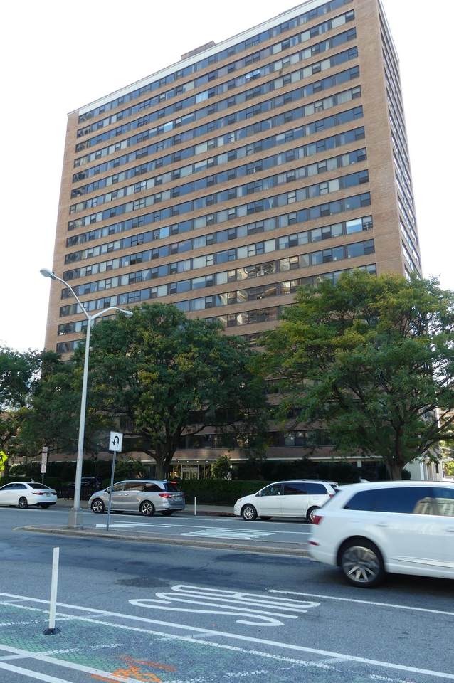 135 Montgomery St - Photo 1