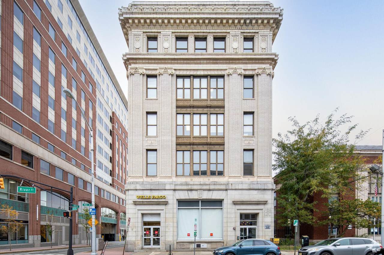 95 River St - Photo 1