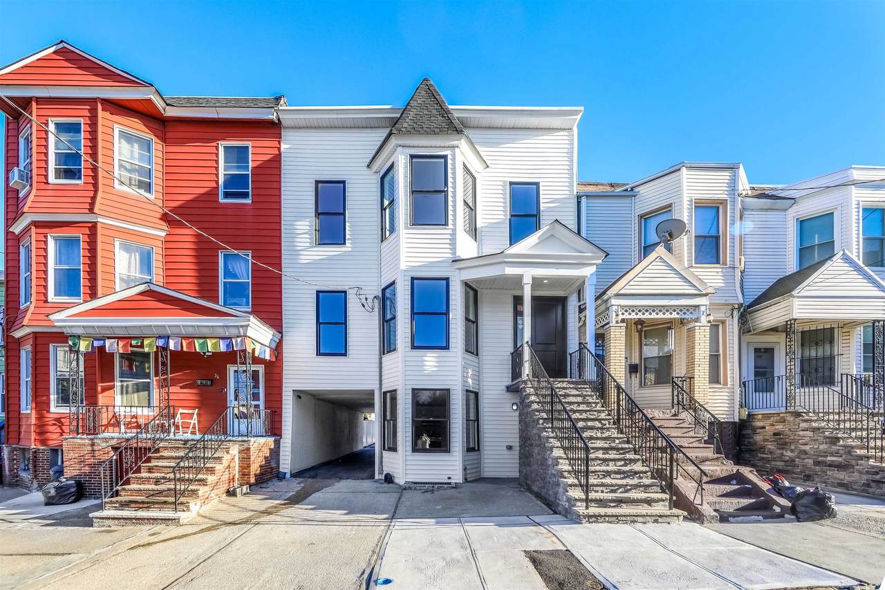 34 Van Reypen St - Photo 1