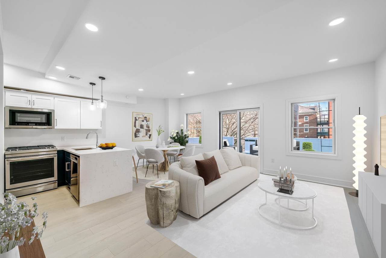615 Hudson St - Photo 1