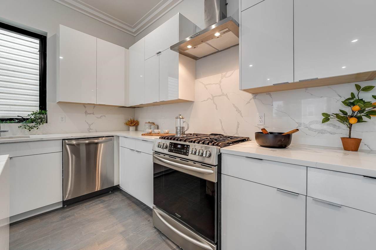 189 Halladay St - Photo 1
