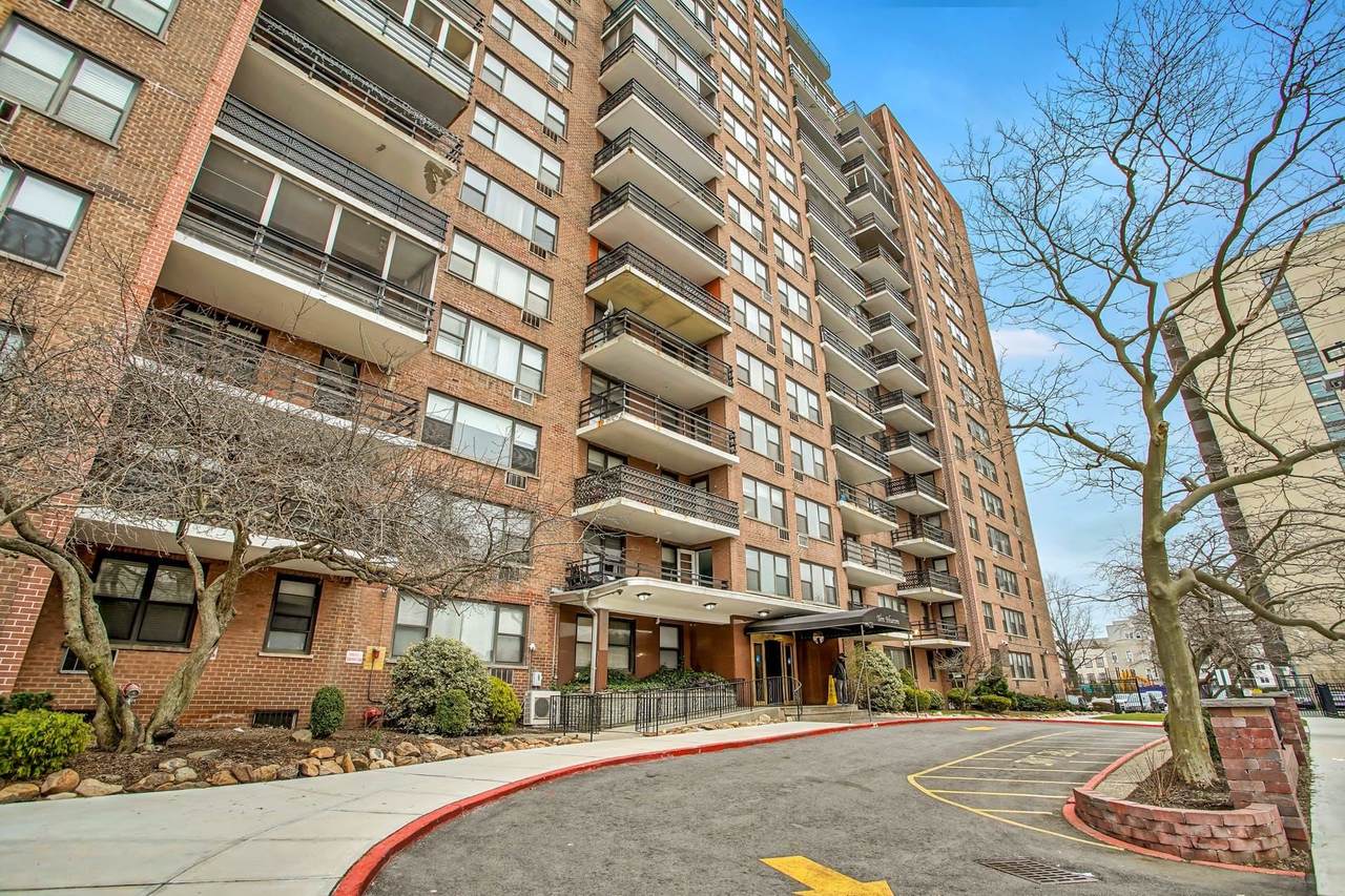 10 Huron Ave - Photo 1