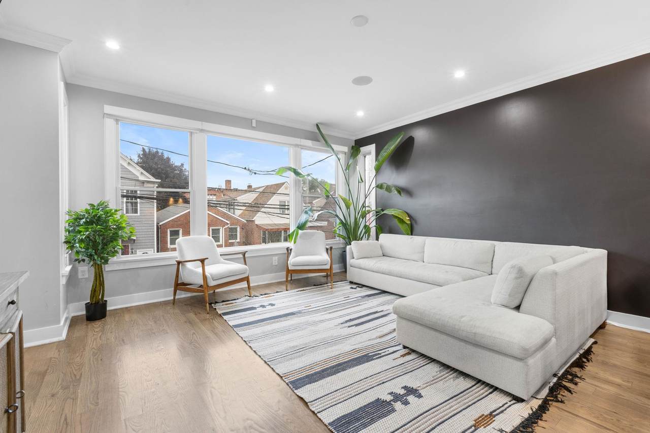23 Manhattan Ave - Photo 1