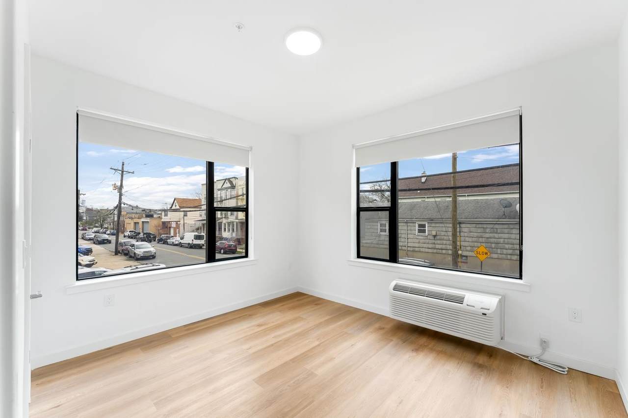 175 West 7Th St - Photo 1