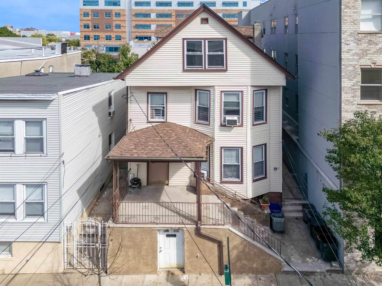 530 47TH ST - Photo 1