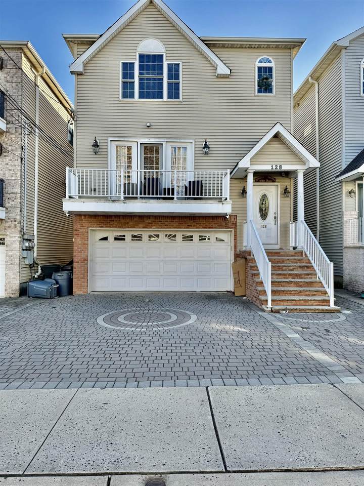 128 West 2Nd St - Photo 1