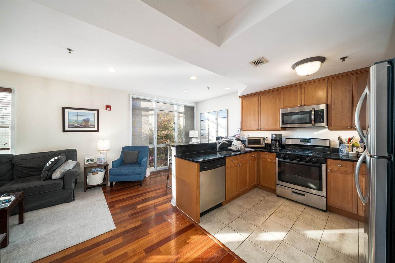 650 2ND ST - Photo 1