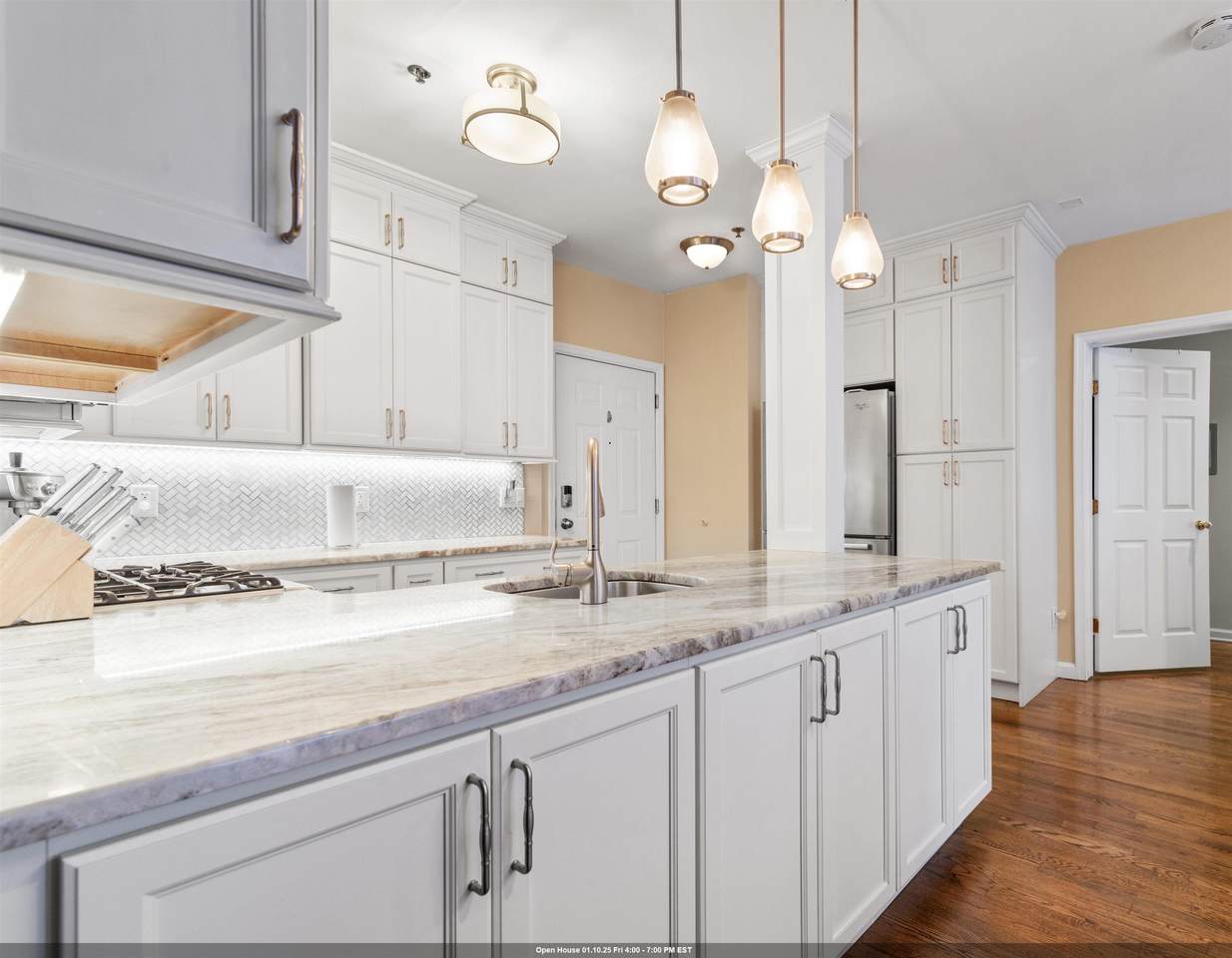 1115 Grand St - Photo 1