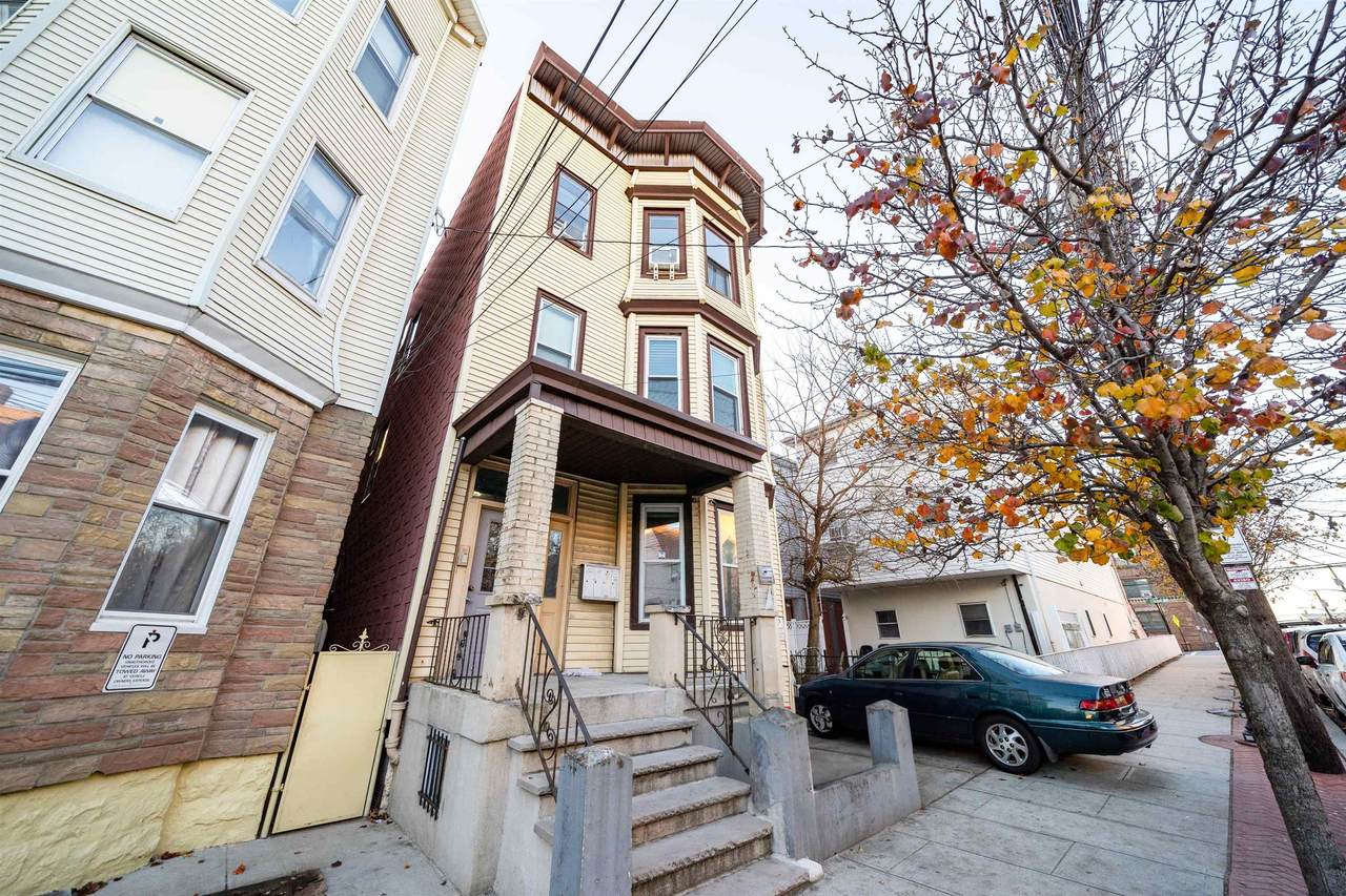 619 11TH ST - Photo 1