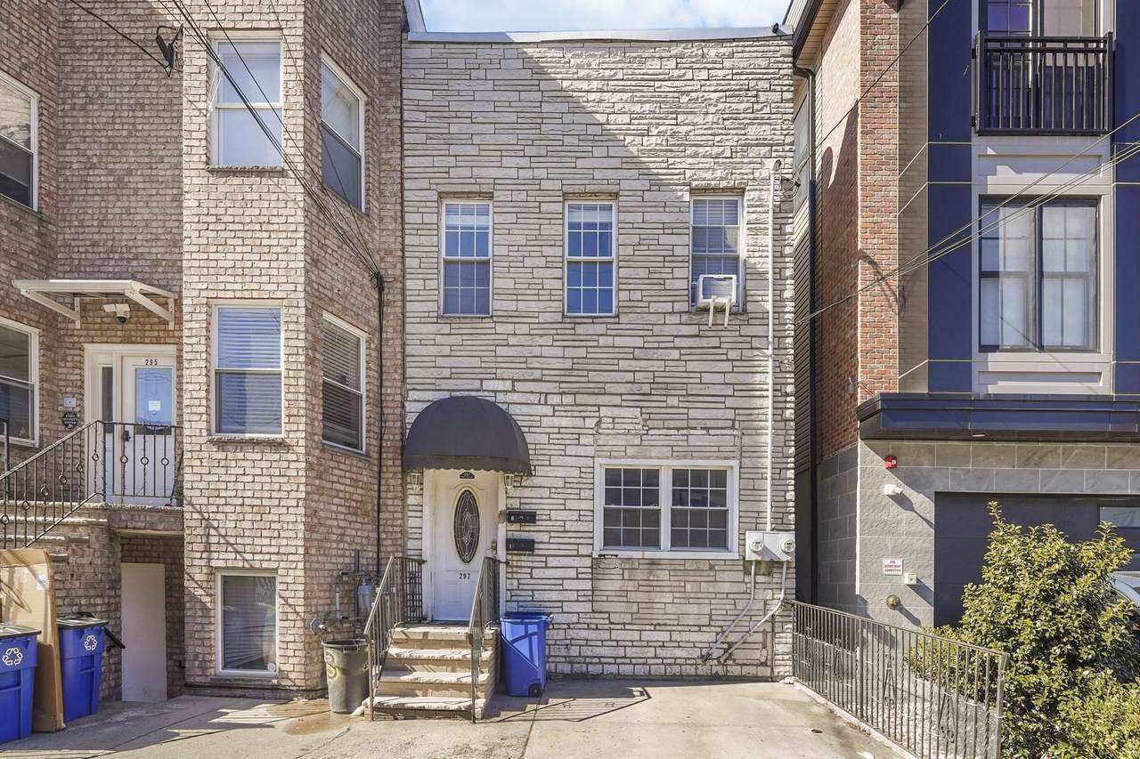 297 New York Ave - Photo 1