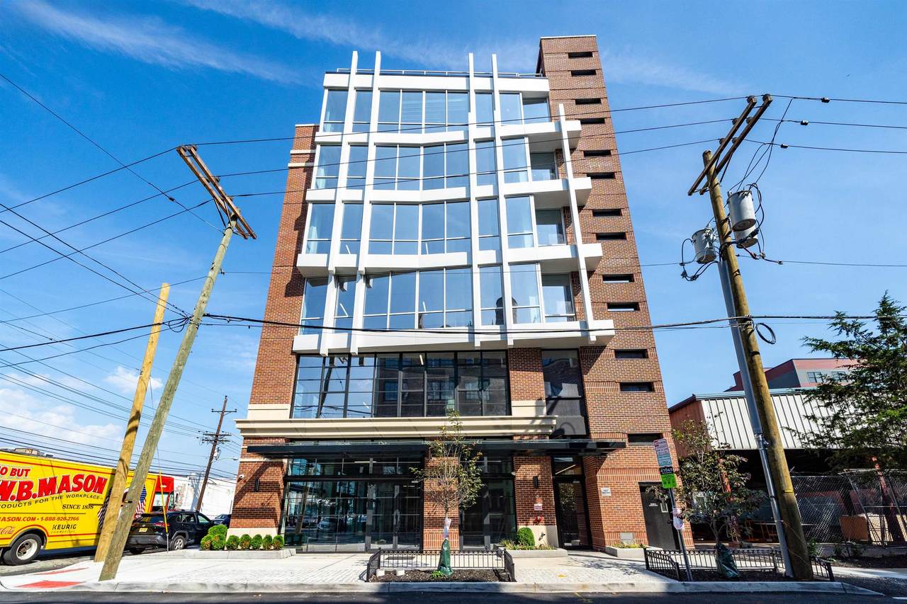 1427 Grand St - Photo 1