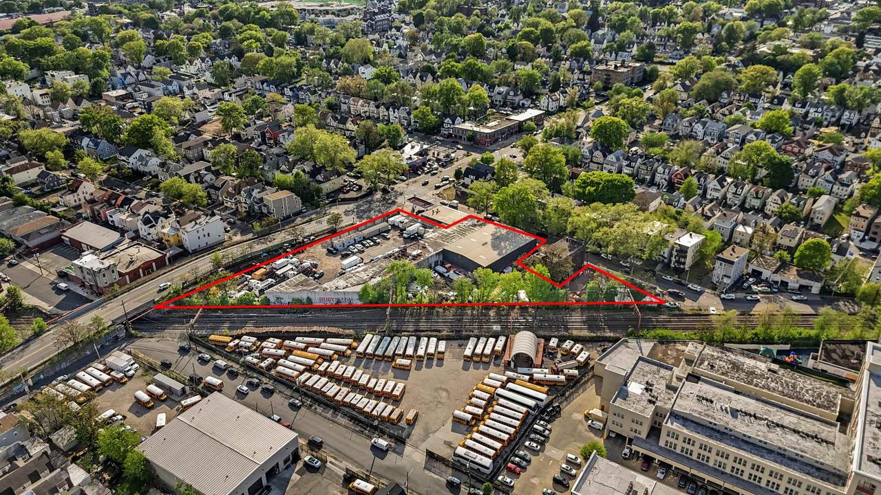 10 Park Ave - Photo 1