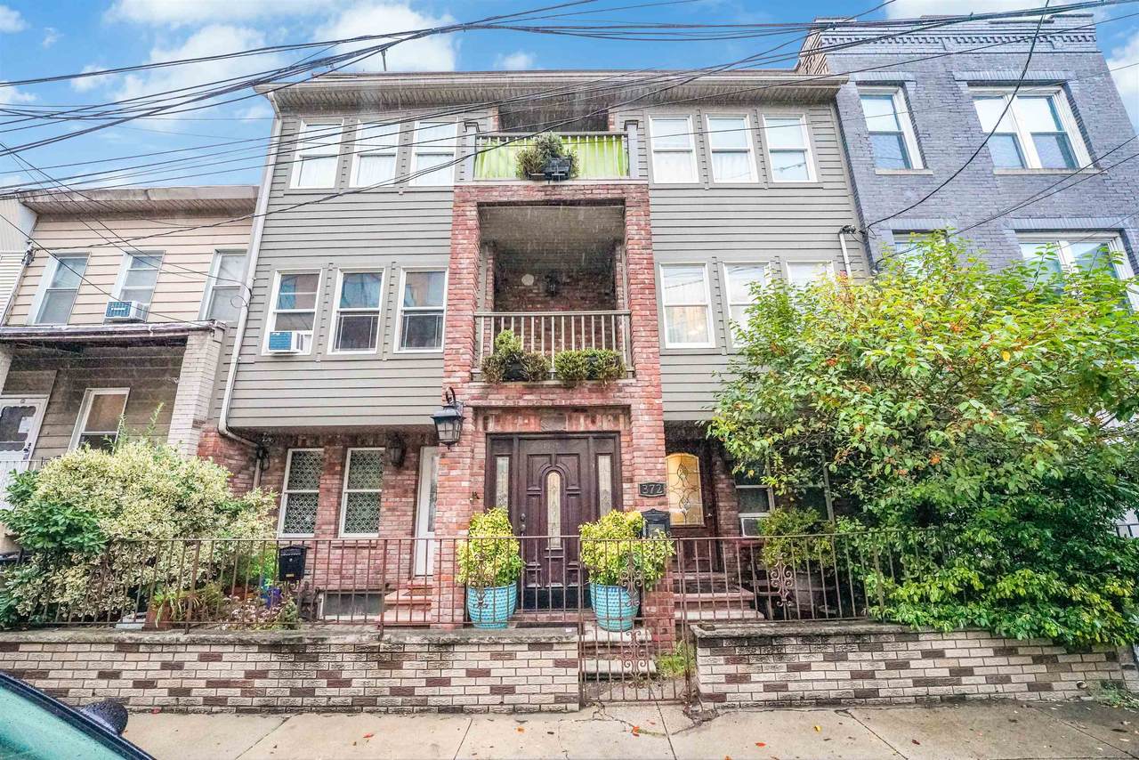 372 5TH ST - Photo 1