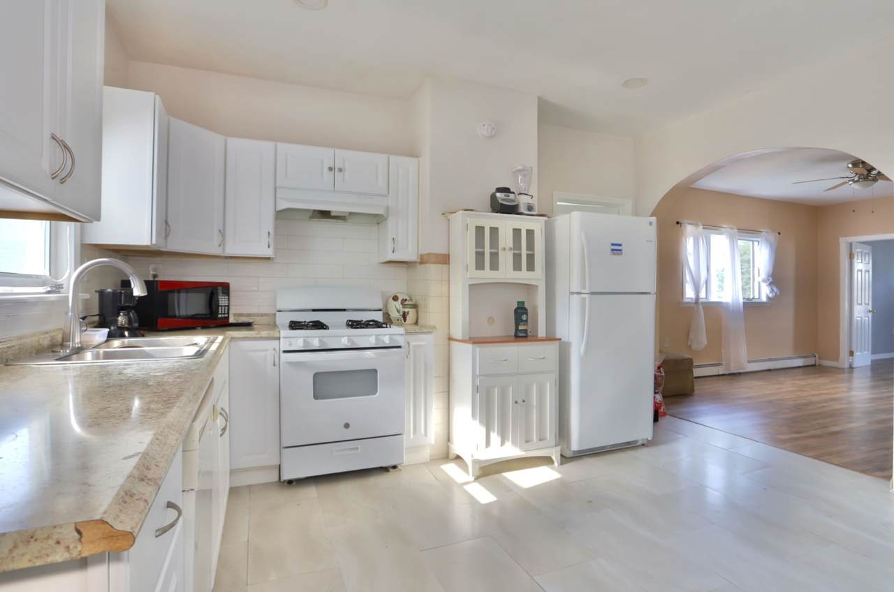 17 Grant Ave - Photo 1