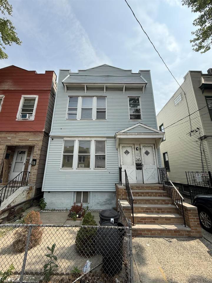 120 Clarke Ave - Photo 1