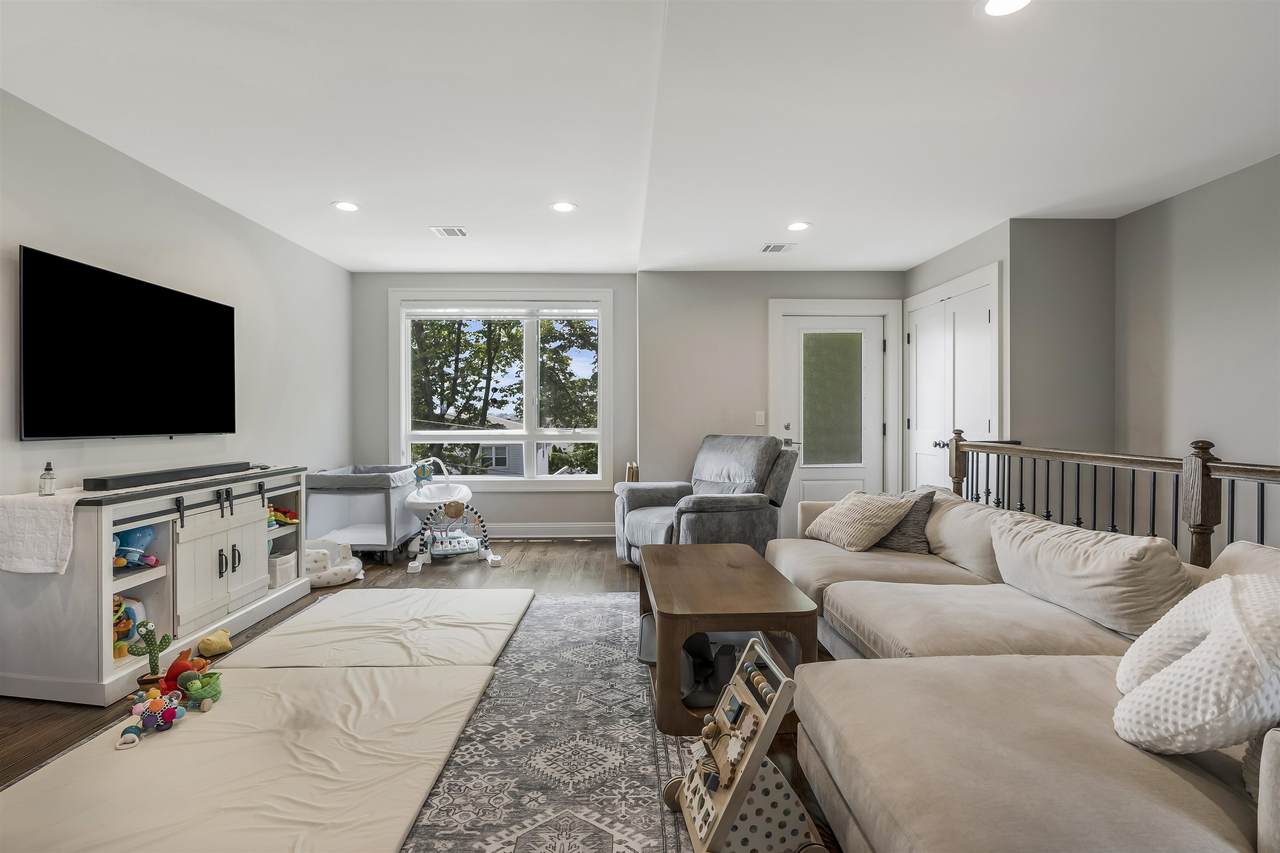 499 Sunset Terrace - Photo 1
