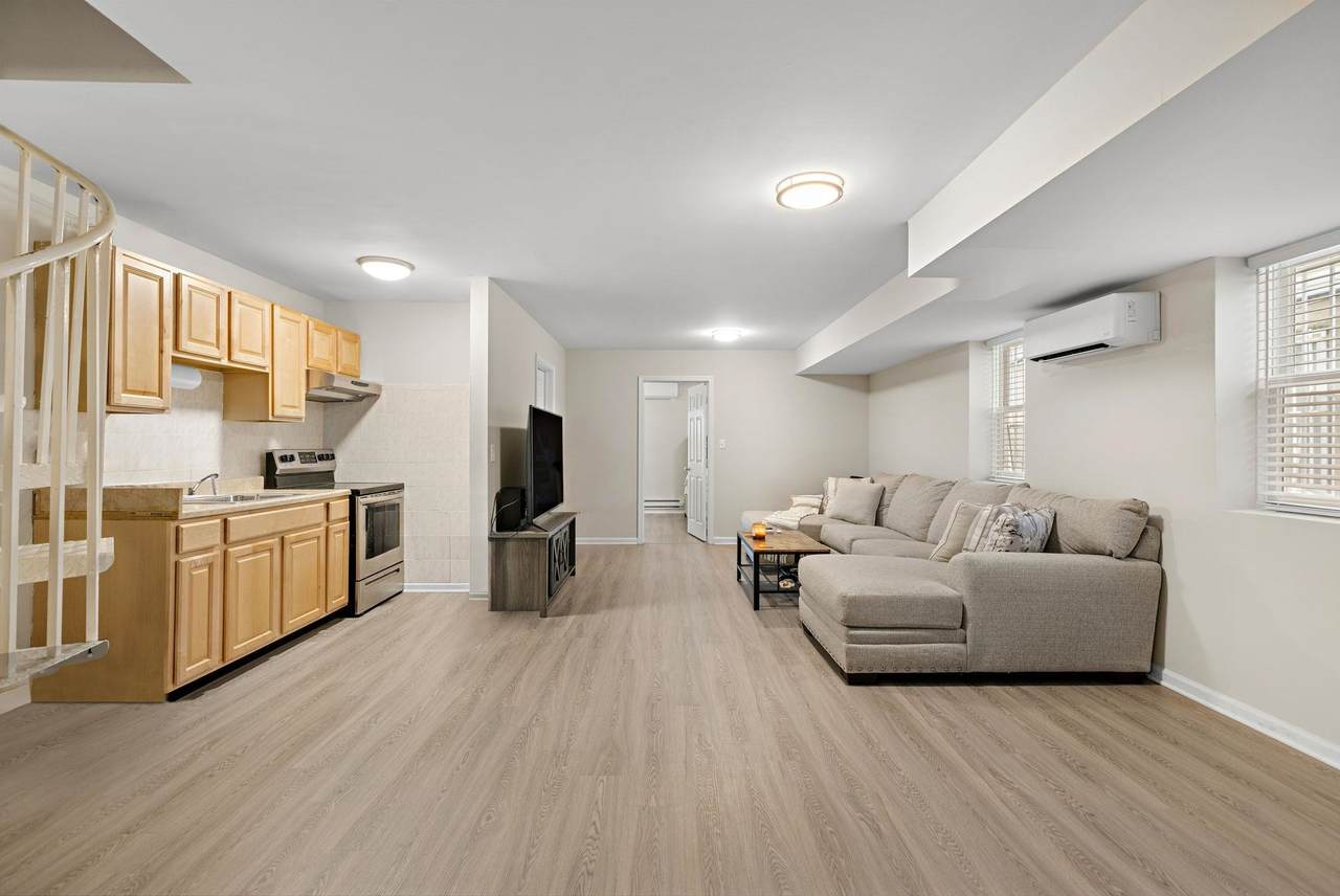 359 Cator Ave - Photo 1