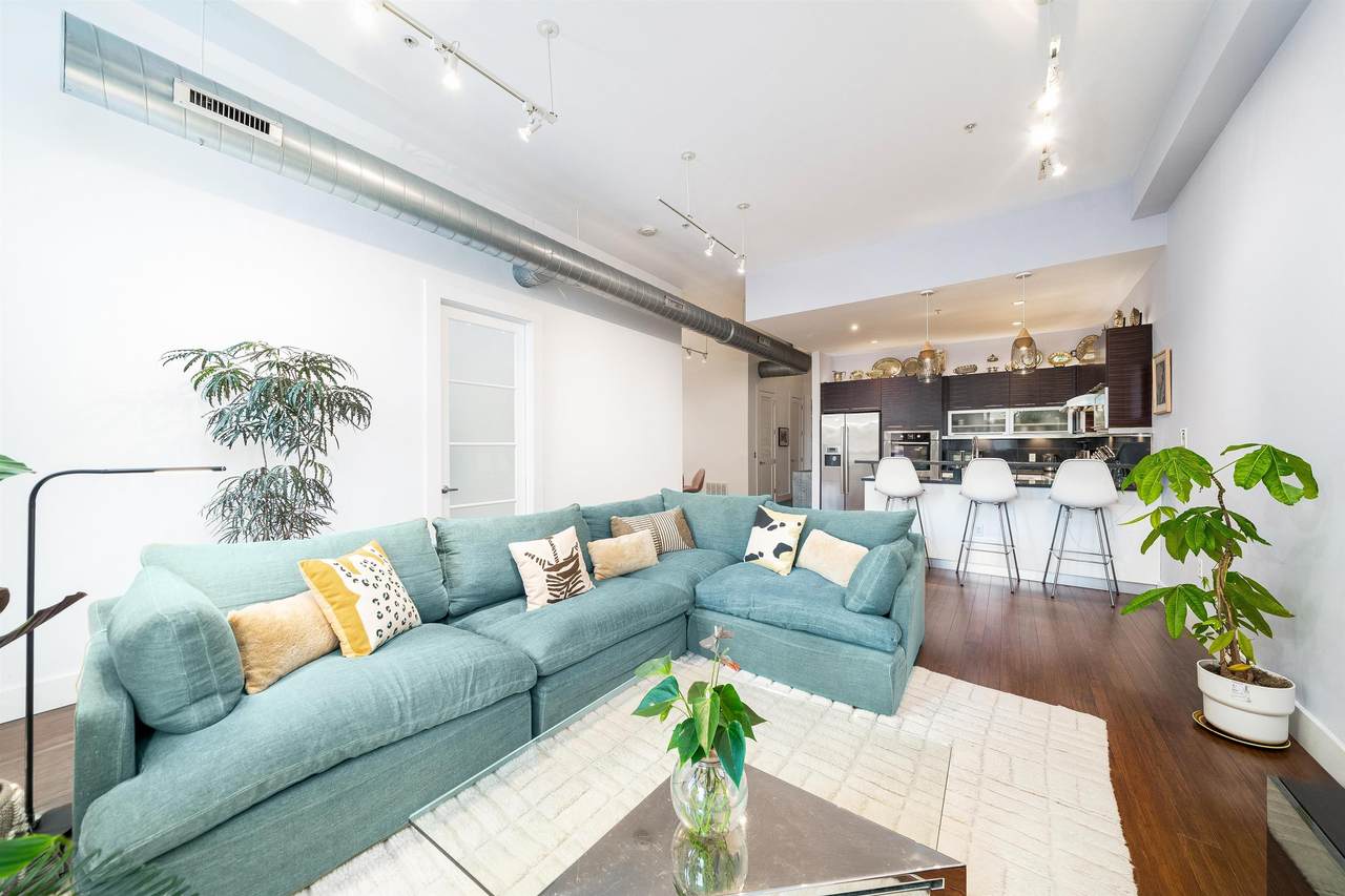 650 Montgomery St - Photo 1