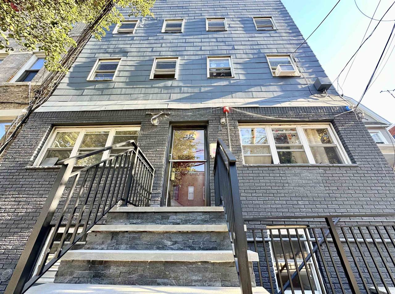 552 38TH ST - Photo 1