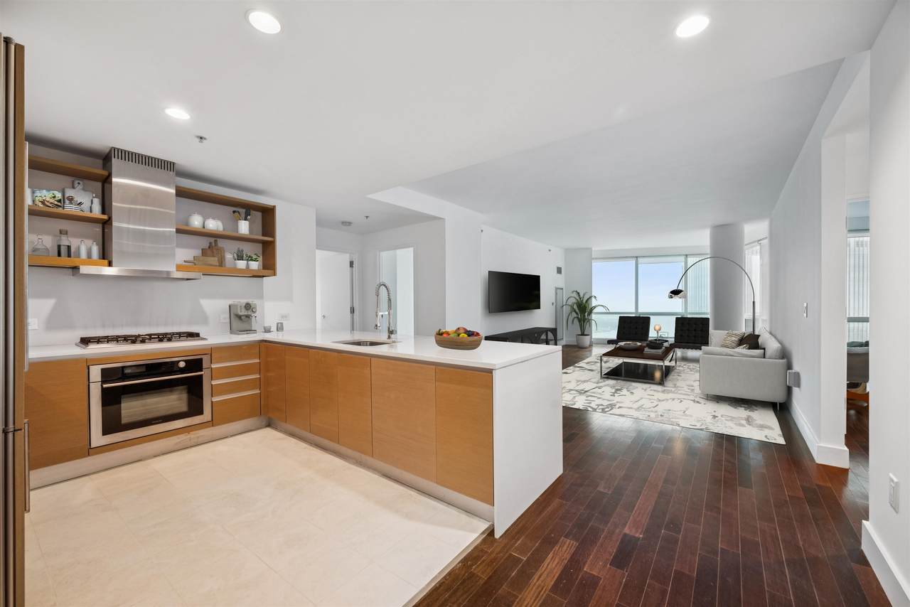 77 Hudson St - Photo 1