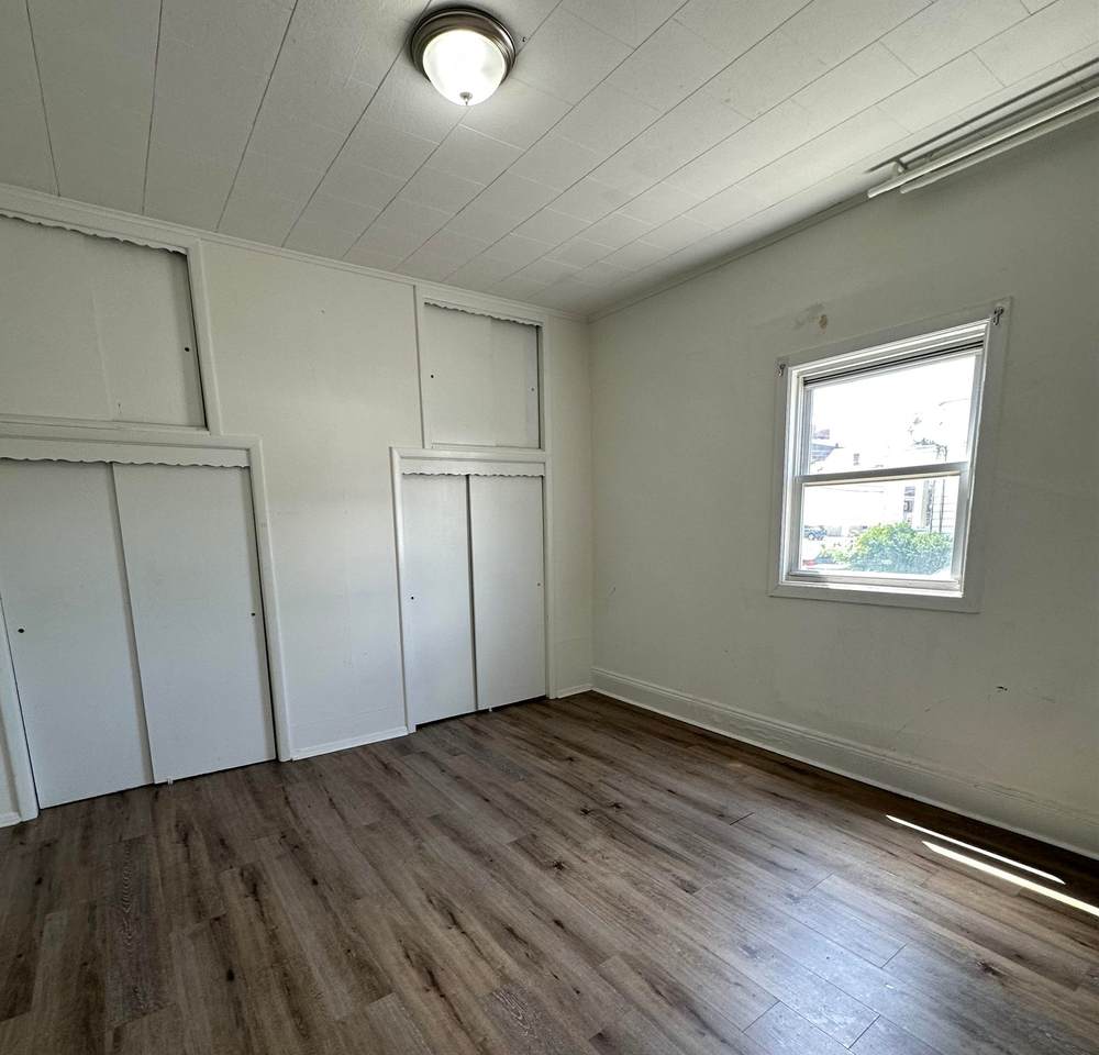33 East 18Th St - Photo 1