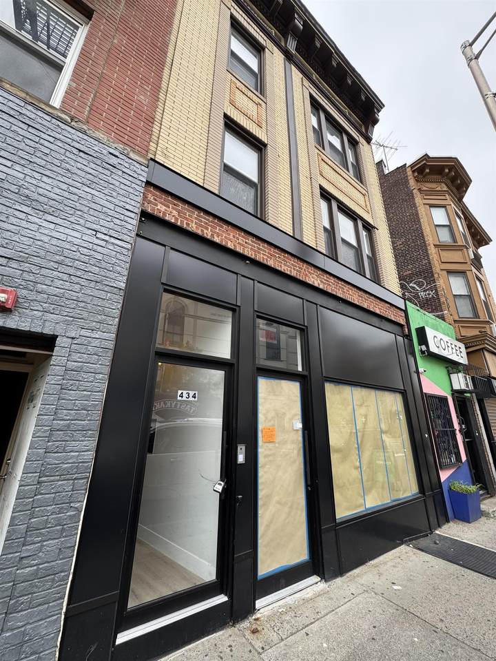 434 West Side Ave - Photo 1