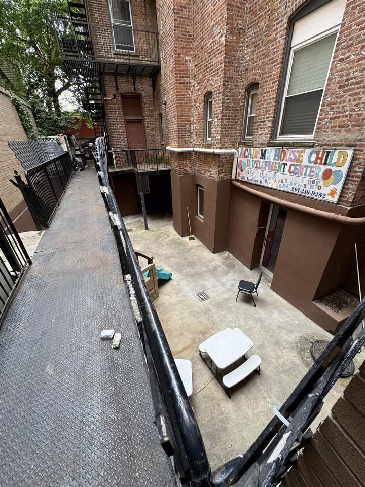 203 Academy St - Photo 1