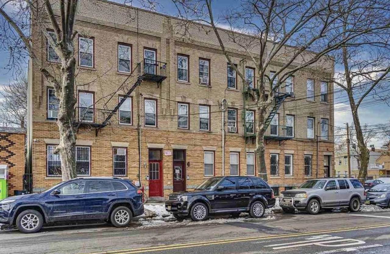 221 Pacific Ave - Photo 1
