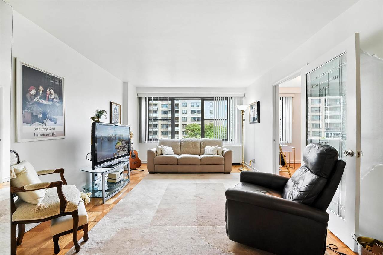 225 St Pauls Ave - Photo 1