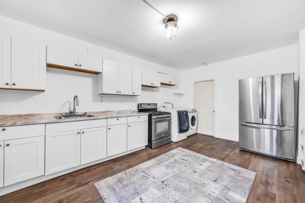 41 Bloomfield Ave - Photo 1