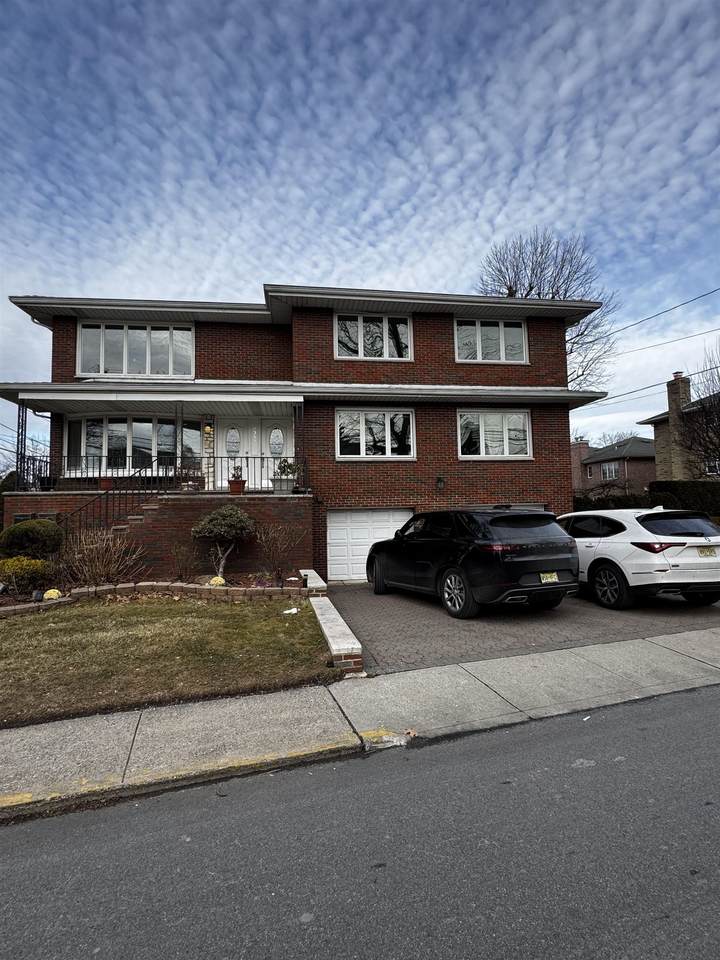 2357 Linwood Ave - Photo 1
