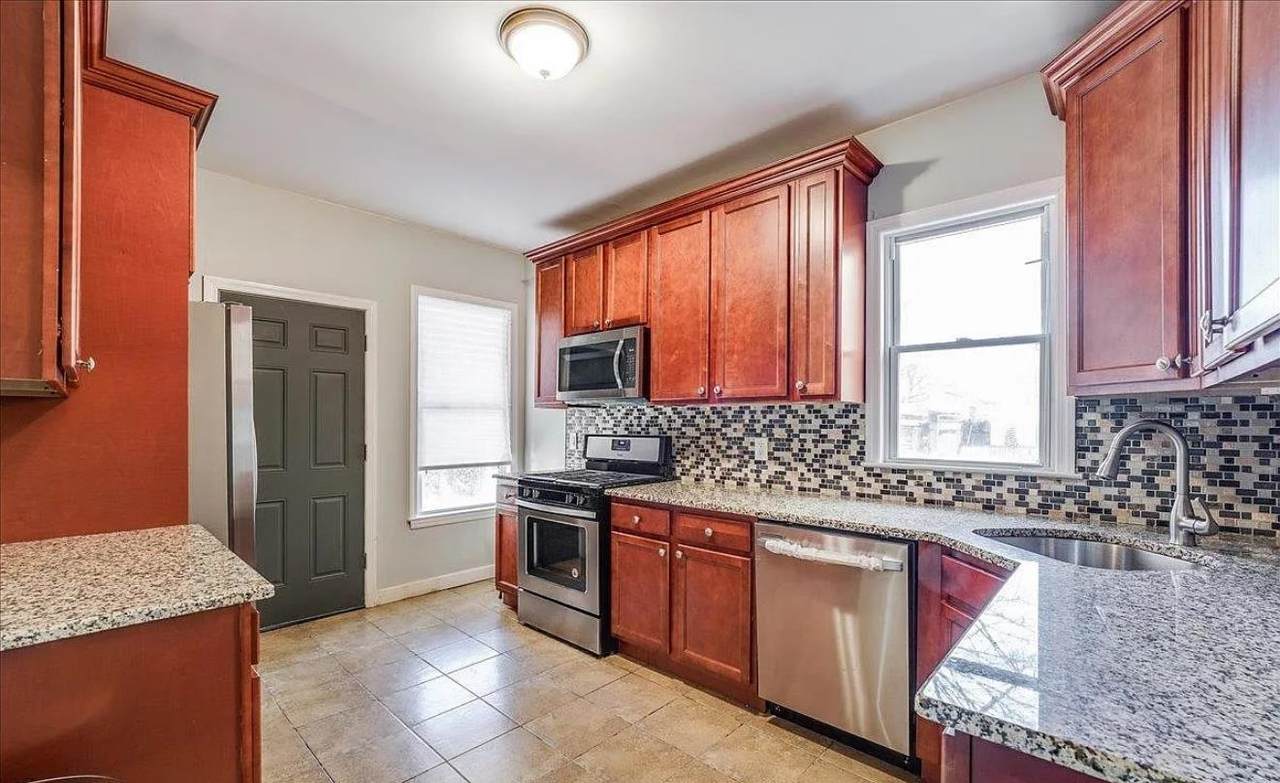 36 Dwight St - Photo 1