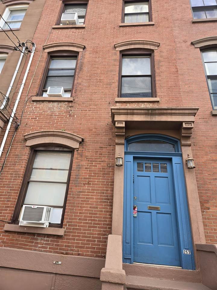 253 York St - Photo 1