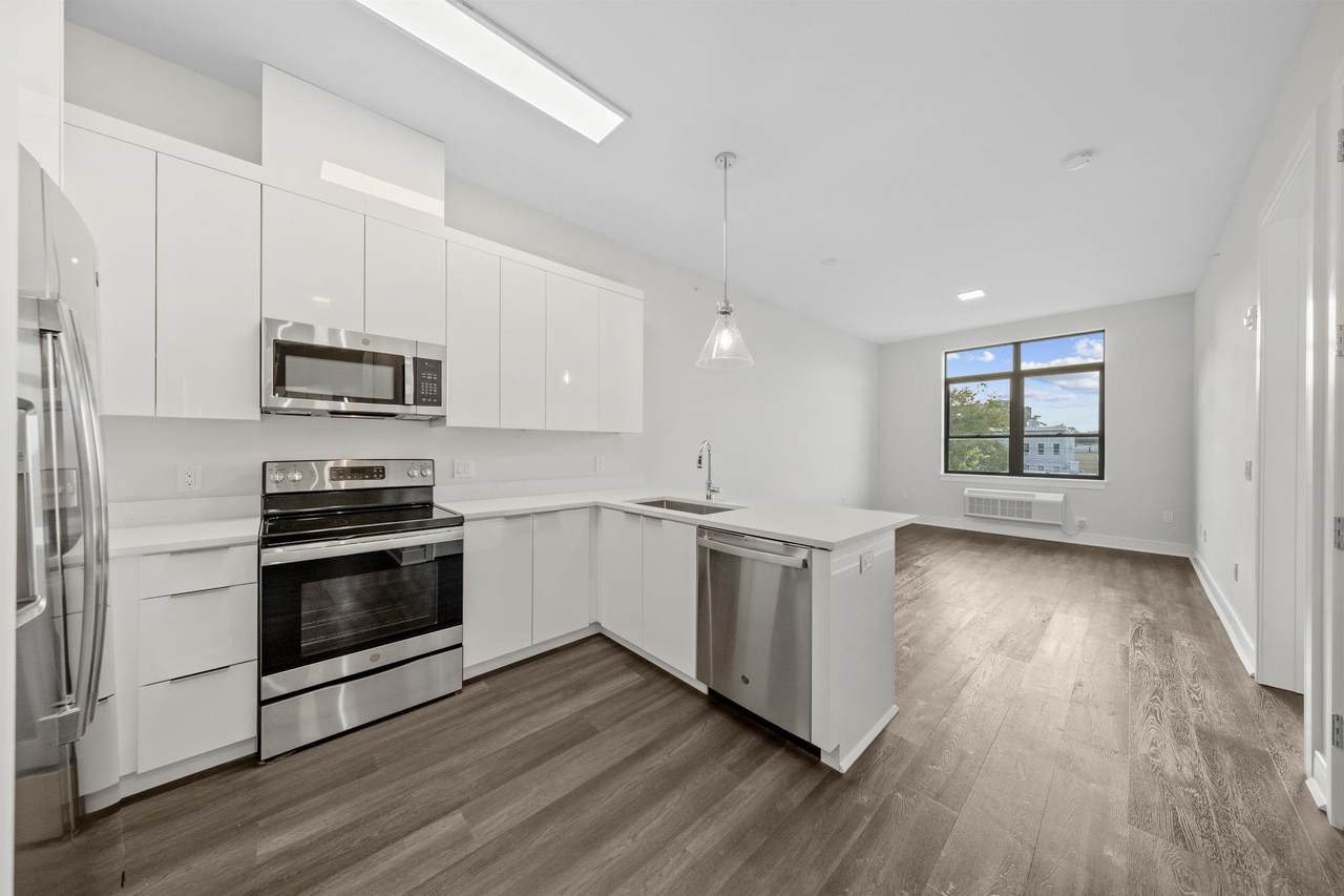 121 34TH ST - Photo 1