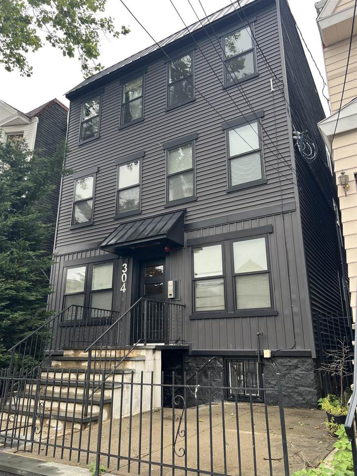 304 Ege Ave - Photo 1