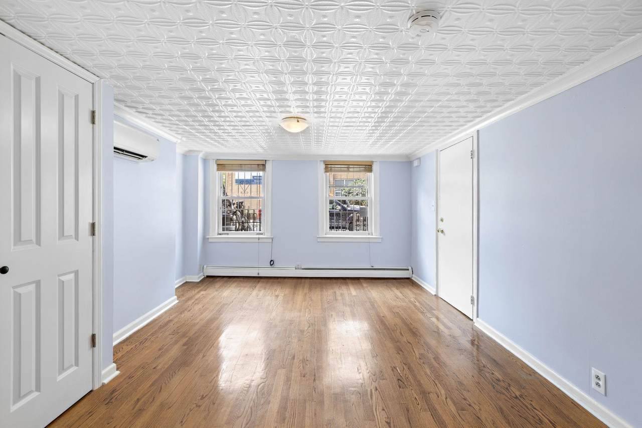 138 Erie St - Photo 1