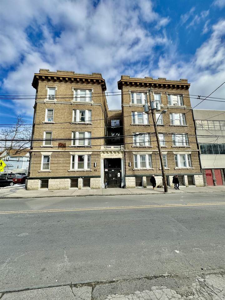 52 Tonnelle Ave - Photo 1