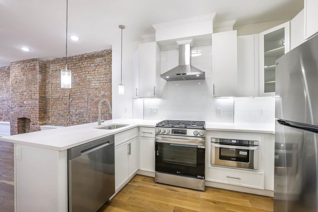 362 Pacific Ave - Photo 1