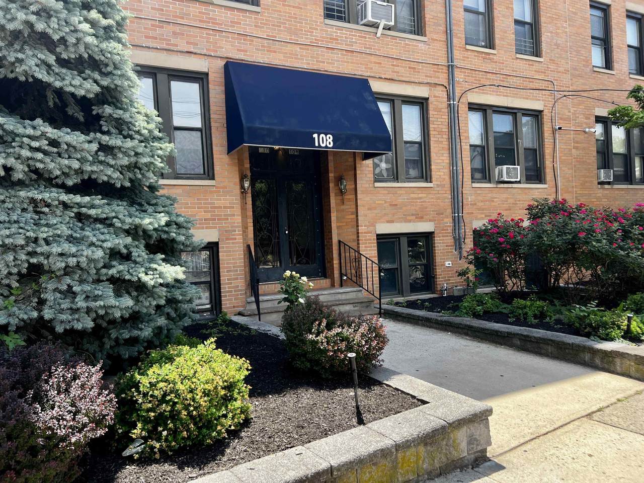 108-110 Palisade Ave - Photo 1