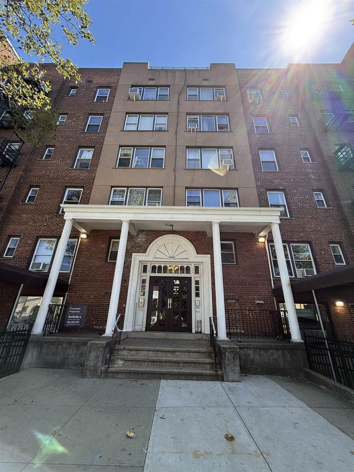 2520 Kennedy Blvd - Photo 1