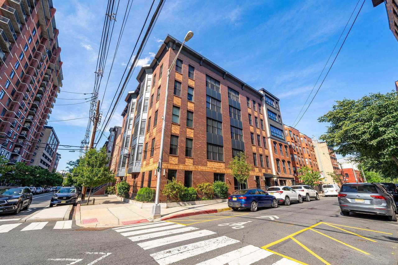 662 1ST ST - Photo 1