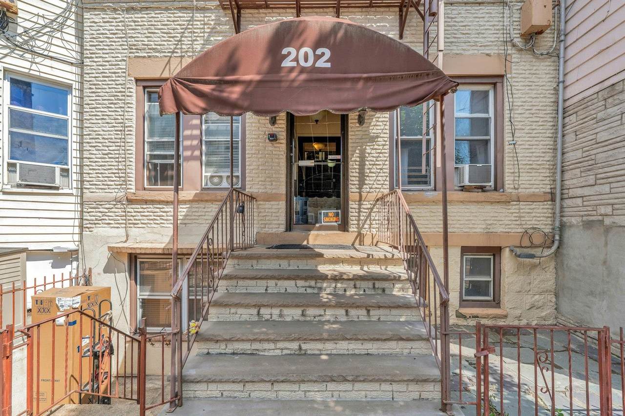 202 48TH ST - Photo 1