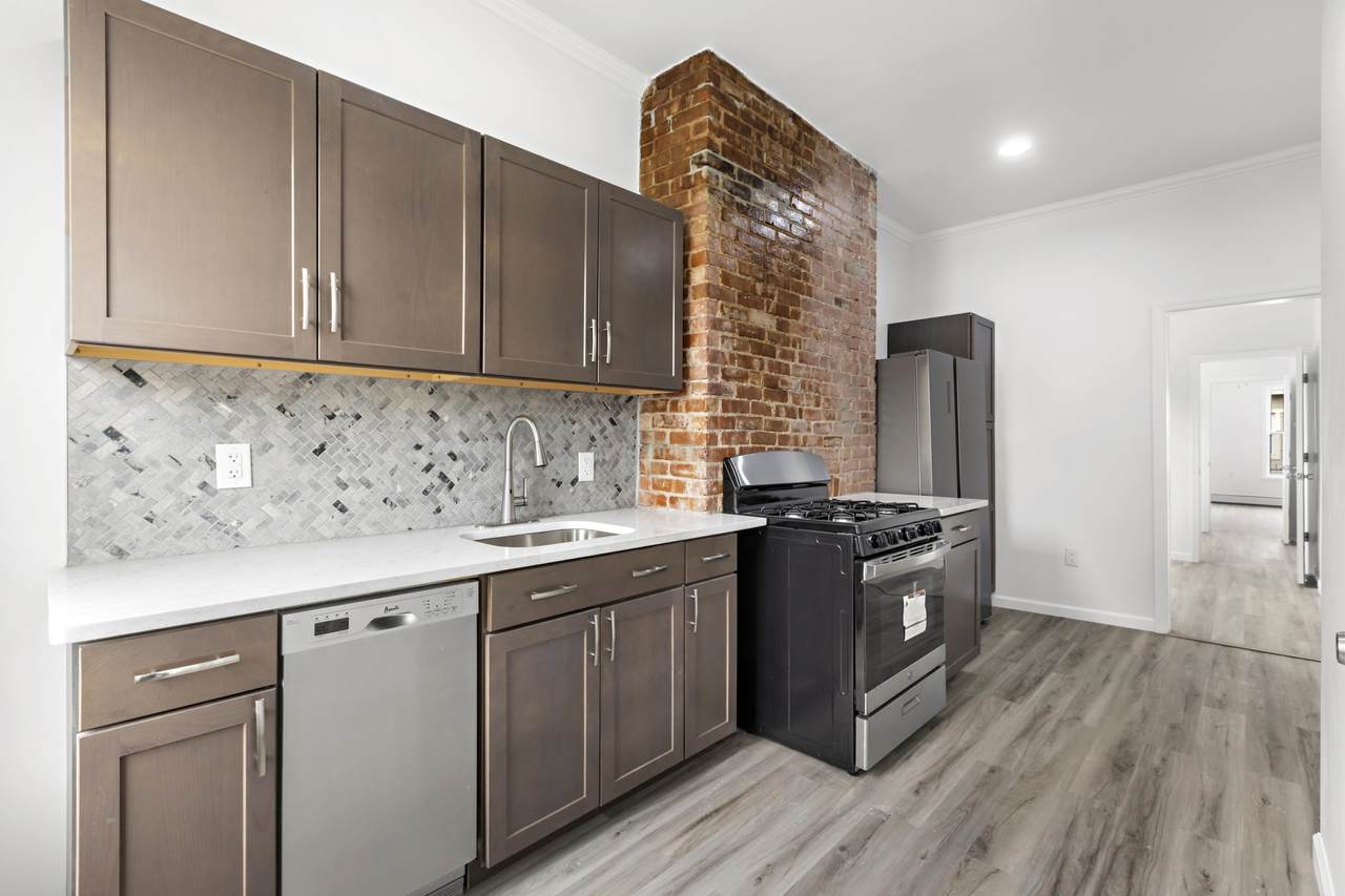 20 St Pauls Ave - Photo 1