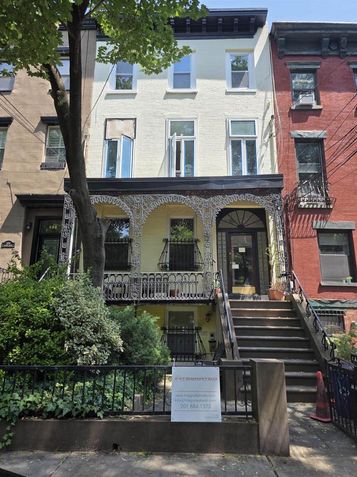 207 Garden St - Photo 1