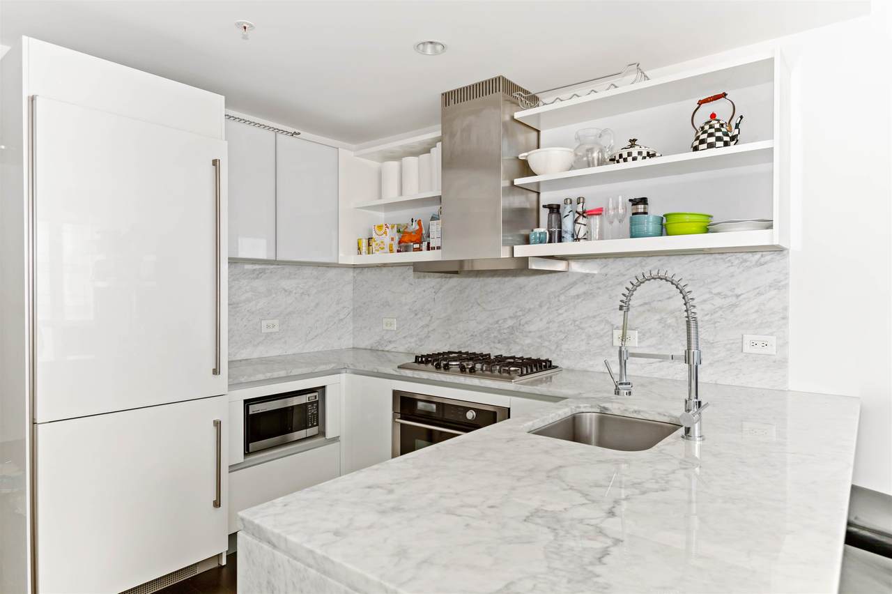 77 Hudson St - Photo 1