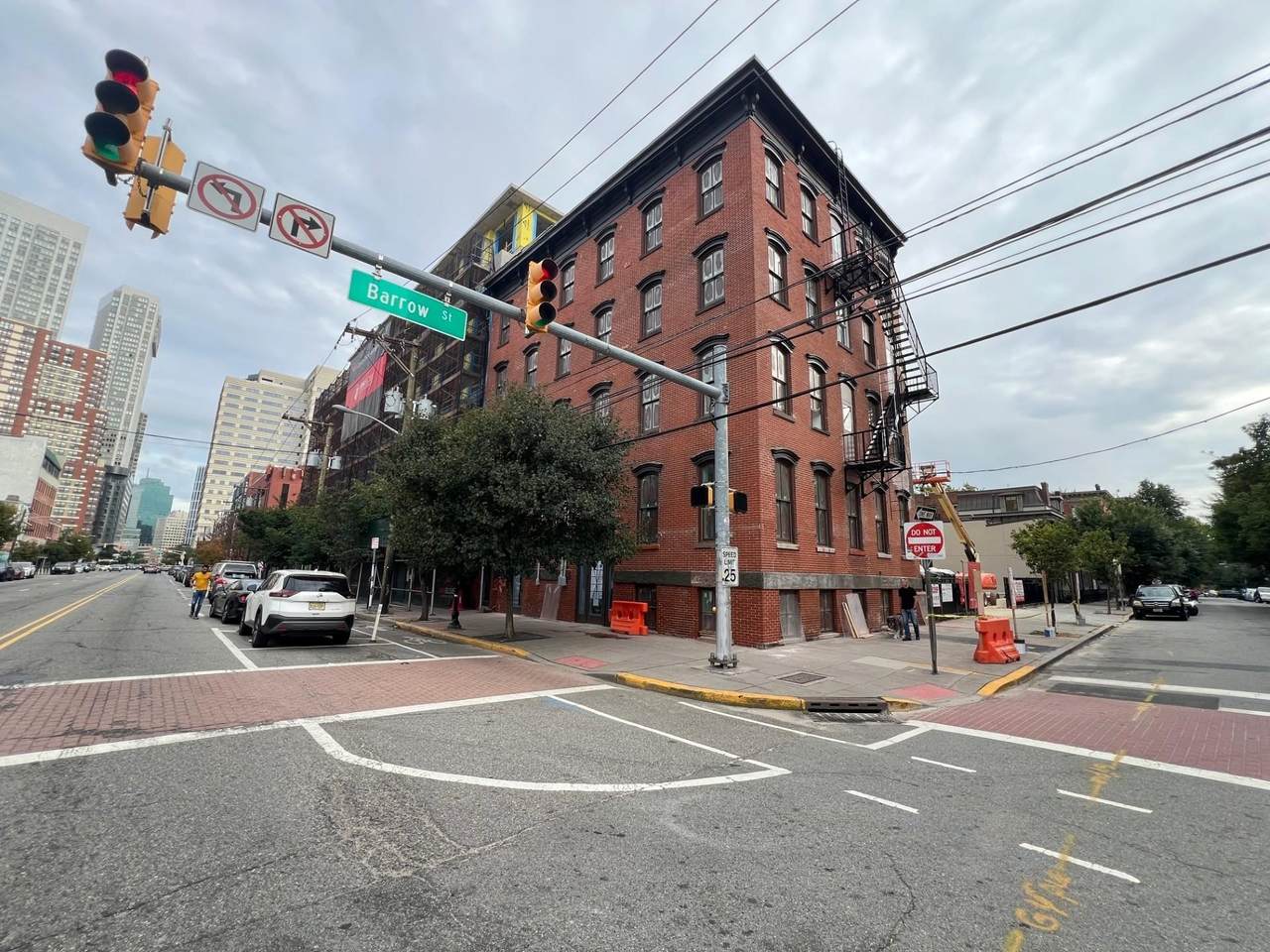 143 Christopher Columbus Dr - Photo 1