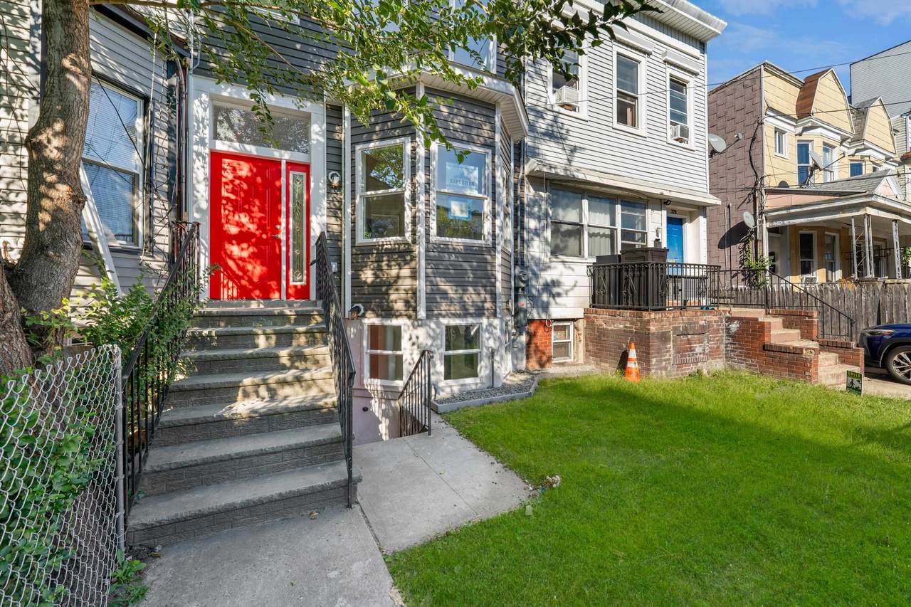 330 Forrest St - Photo 1