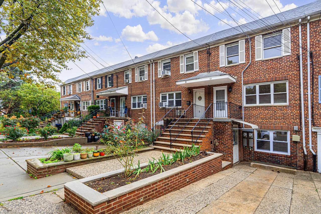 53 College St - Photo 1